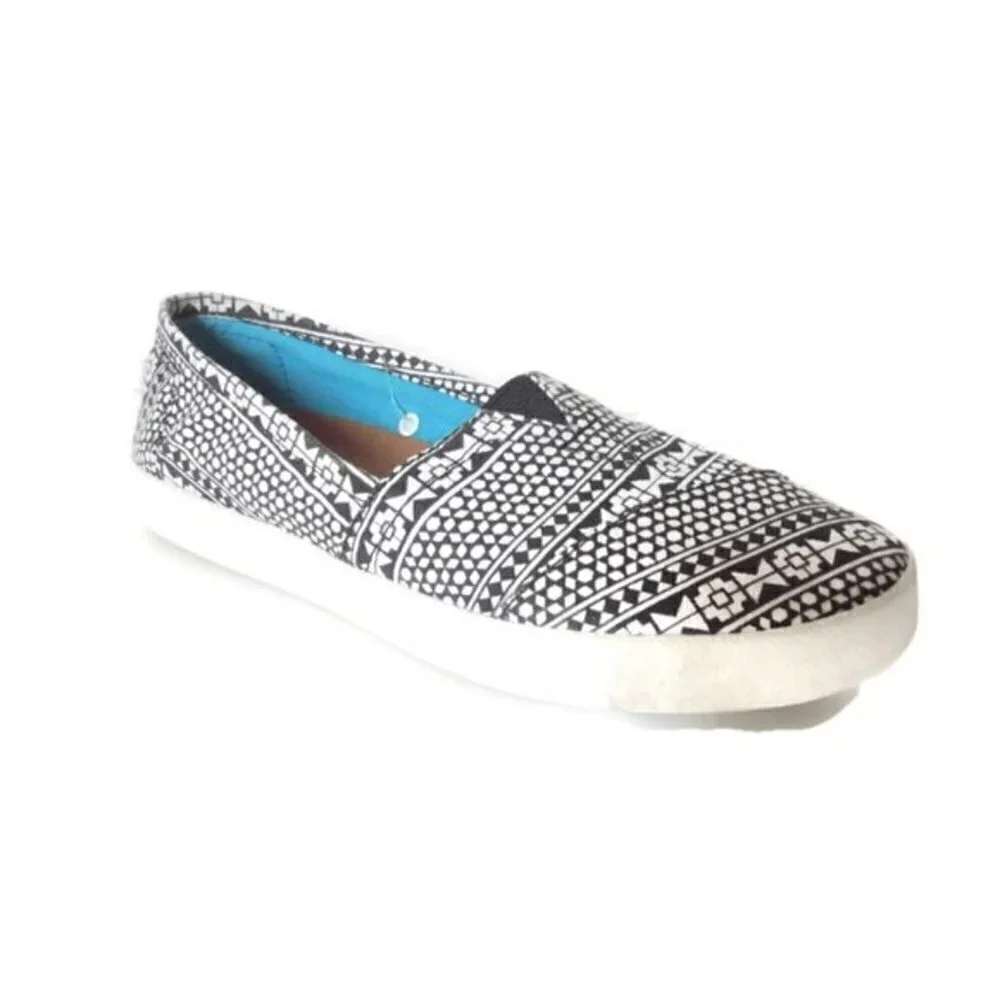 TOMS Slip On Flats Womens Size 6 Black White Geometric Casual Canvas Shoes